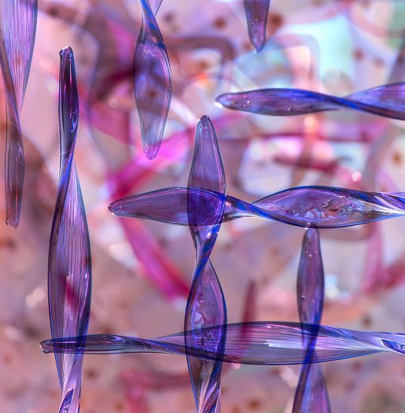 Jaynes Gallery 아티스트의 Pink and purple glass abstract작품입니다.